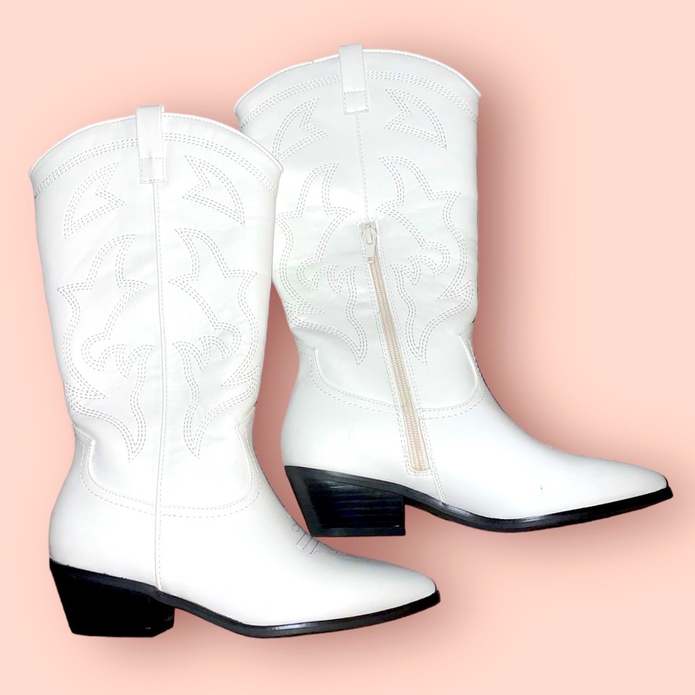 White Cowgirl Boots 🤠